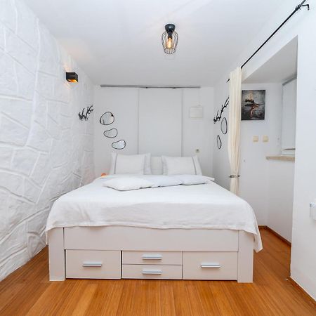 Apartments Vitoria มาลีโลชินจ์ ภายนอก รูปภาพ
