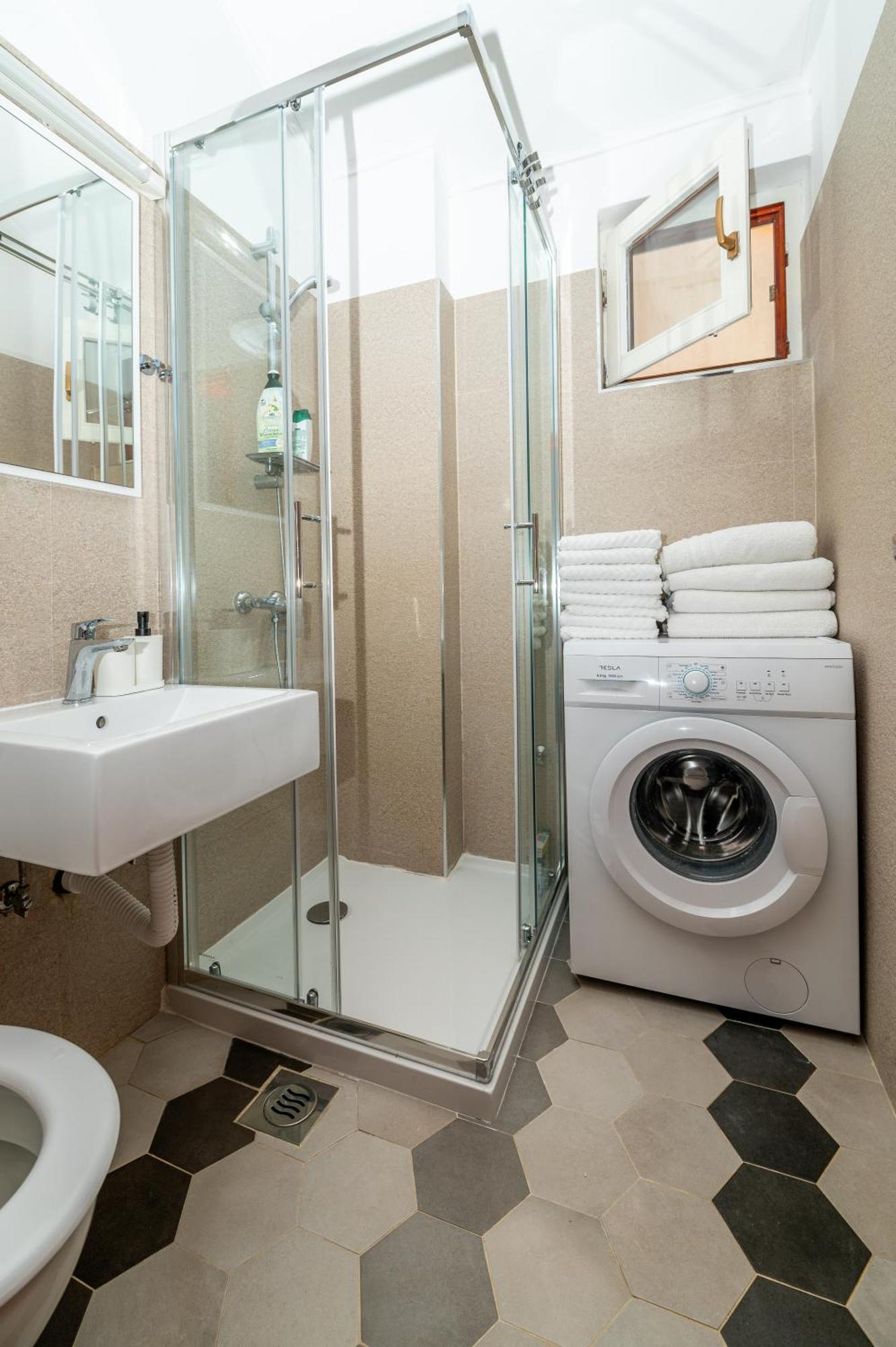 Apartments Vitoria มาลีโลชินจ์ ภายนอก รูปภาพ